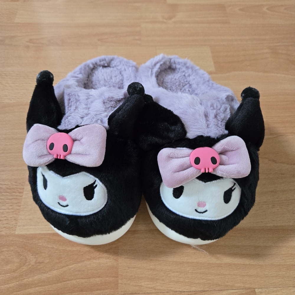 BNWT Sanrio Kuromi Fluffy House Slipper